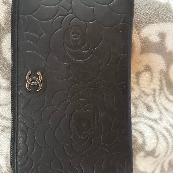Authentic Chanel black floral design leather Clutch 8.5x5.5 - Picture 1 of 10
